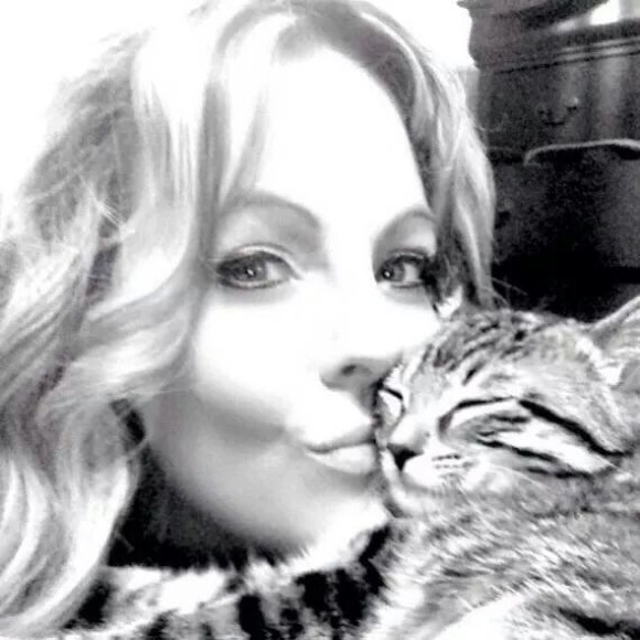 Meet your Posher, Deanie - Picture 2 of 5